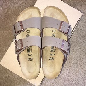 Birkenstock’s New w/out box. Arizona Sz 37